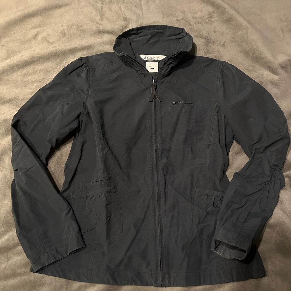 Columbia - Navy, lightweight jacket. Size Large (Runs small). Drawstring waist.